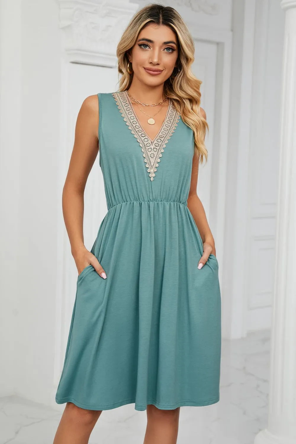 Contrast V-Neck Sleeveless Dress – view 3